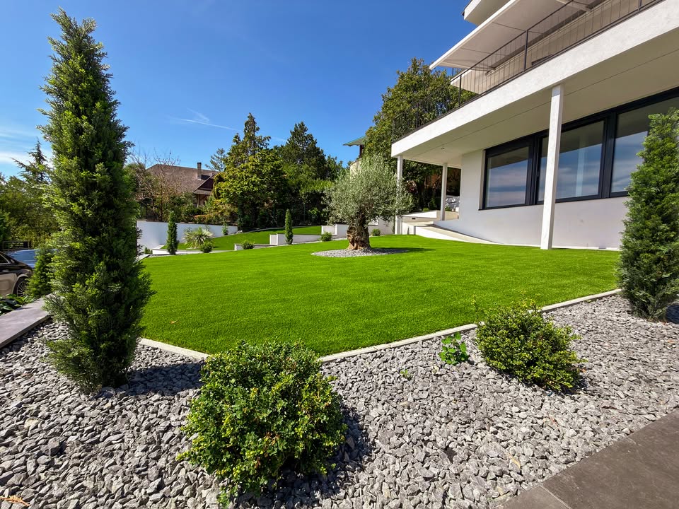 Balatoni villa panorámás, prémium műfüves kertje | Prémium Pázsit - https://premiumplay.hu/uploads/blog/balatoni villa mufu kert 02
